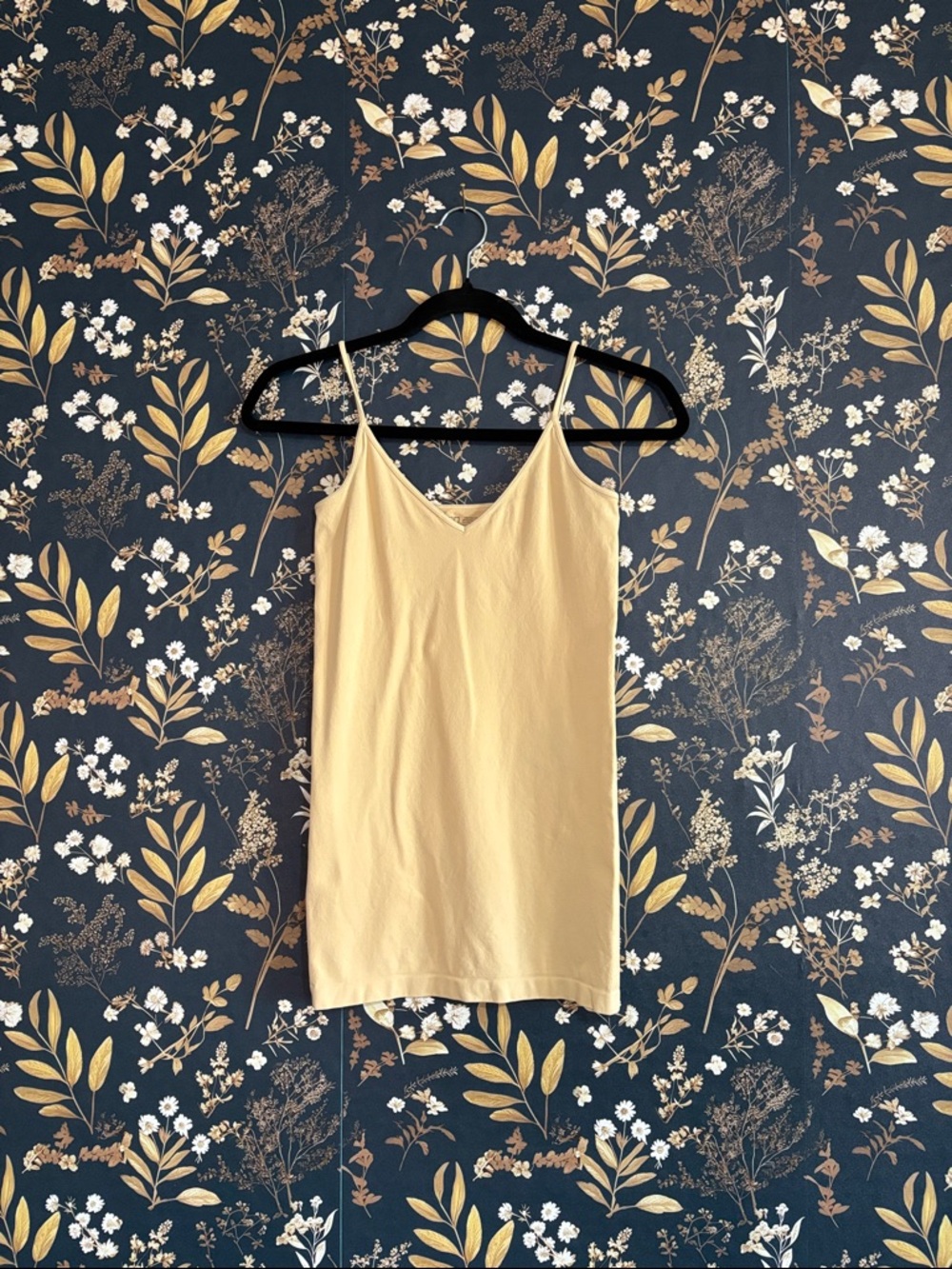 Kurve by Idea Women’s Cream Spaghetti Strap V-Neck Tank Top Shape wear Top M/L